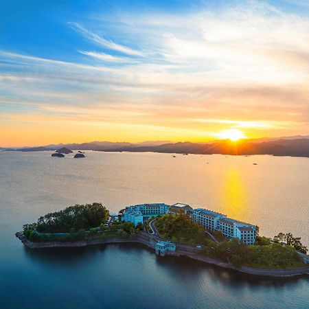 Voco Thousand Island Lake By Ihg Chun'an Exterior foto