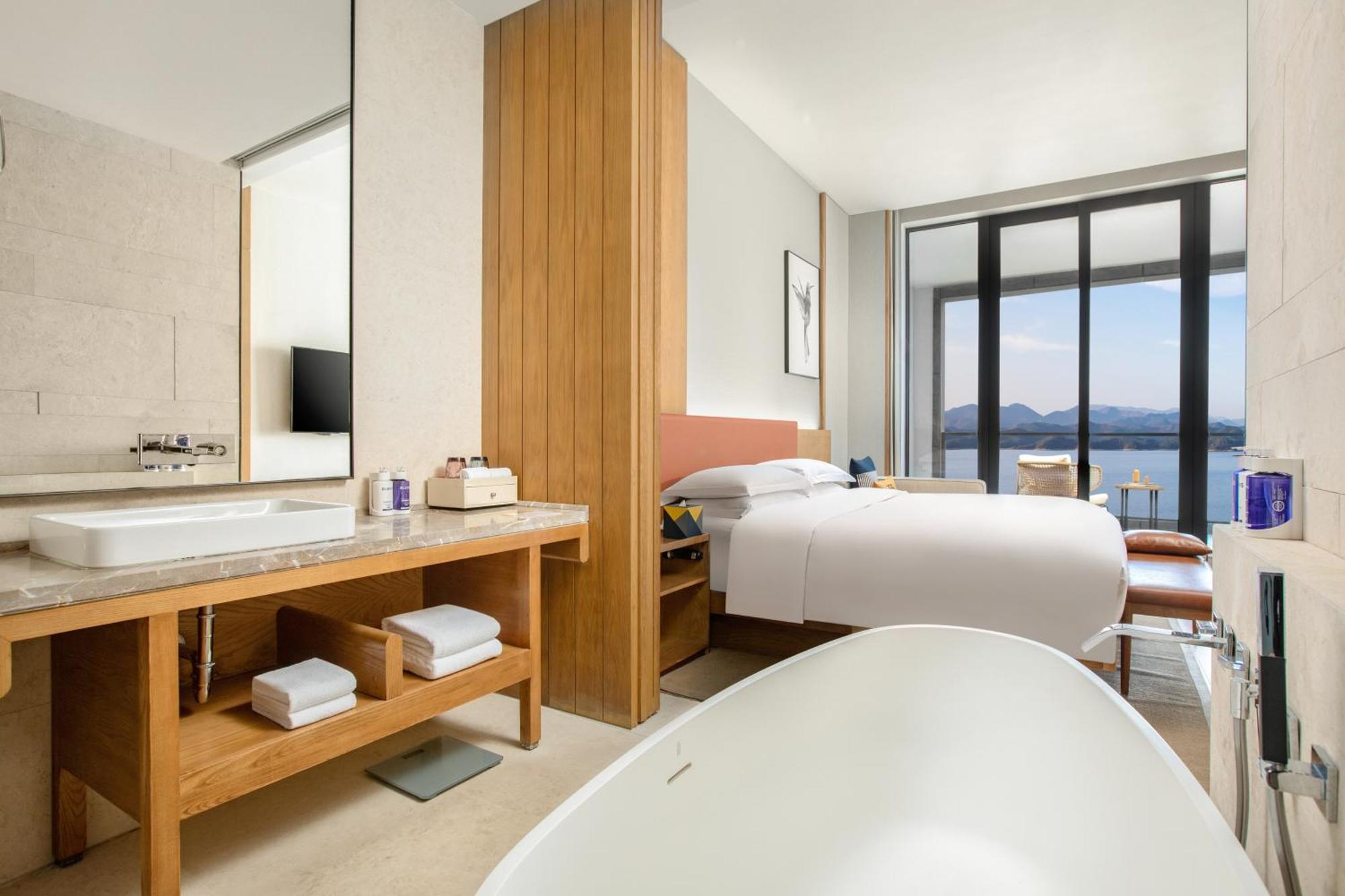 Voco Thousand Island Lake By Ihg Chun'an Exterior foto